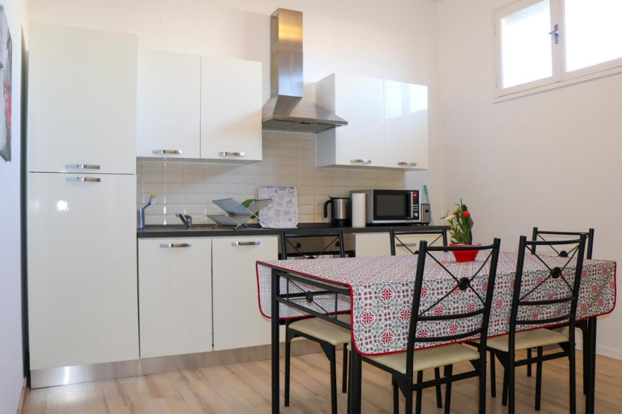 Appart Aux Deux Colombes Avec Balcon Et Garage Pamiers Esterno foto